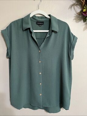 🌺Fortune & Ivy Relaxed Short Sleeve Button-Down in Sage Green
